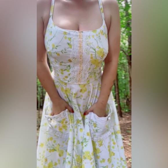 Yellow Floral & Lace Cottagecore Backless Vintage Bedsheet Dress w/Pockets - Picture 5 of 9